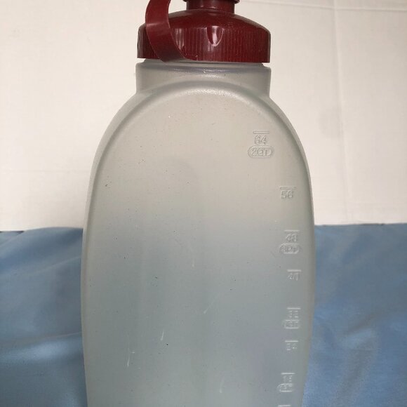 Rubbermaid 2 Qt 64 oz Drink Container Pitcher Drink Bottle w Flip Lid #G5 - Picture 1 of 4